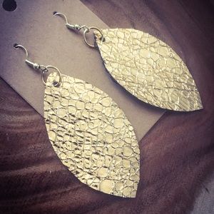 Gold Crackle Faux Leather Earrings. ✨